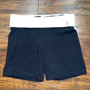 Bluefish sport black and white fold over waist stretchy shorts. EUC! Medium.